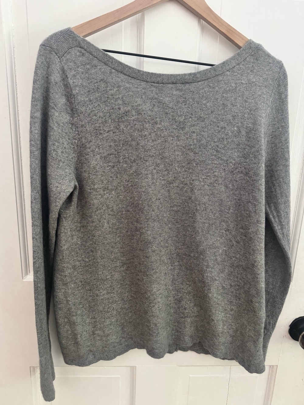 Banana Republic Women’s Filpucci Italian Yarn Cashmere Wool Blend in Gray. XL